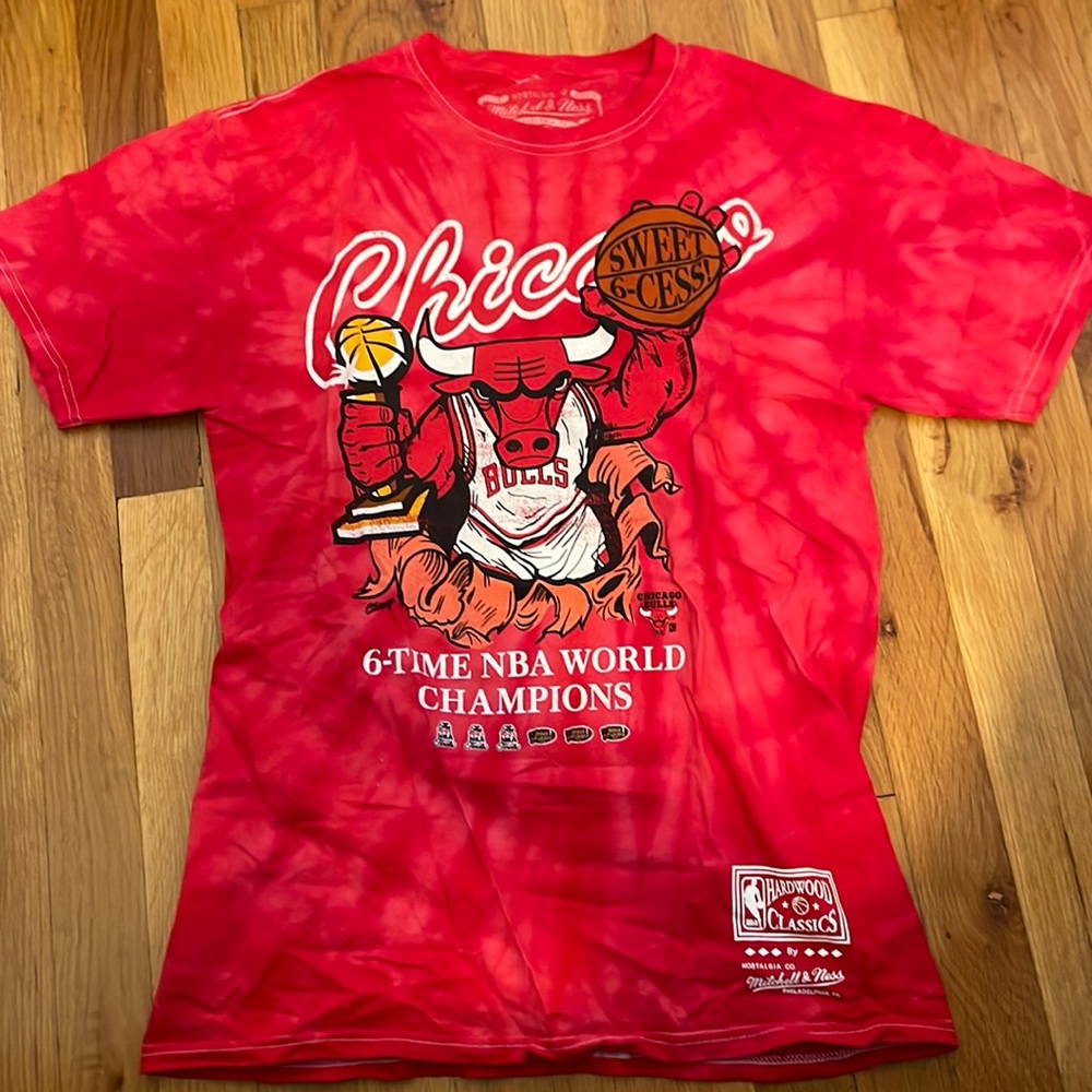 Mens Mitchell and ness t shirt